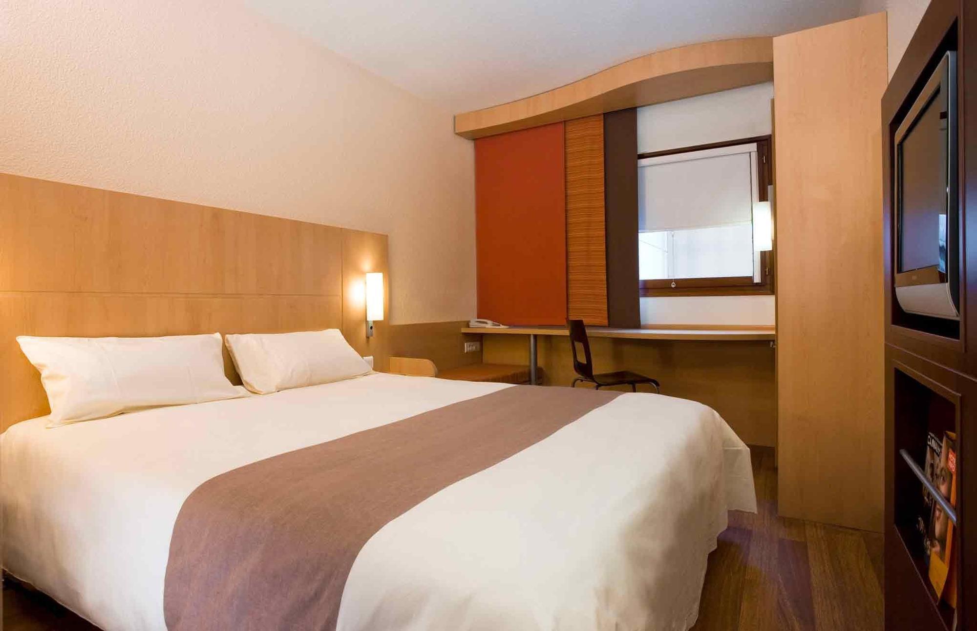 Отель Ibis Saint Rambert D'Albon Экстерьер фото