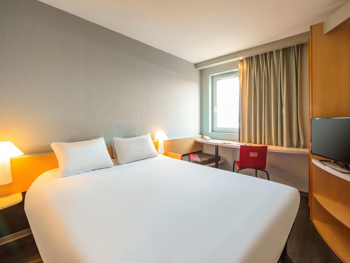 Отель Ibis Saint Rambert D'Albon Экстерьер фото