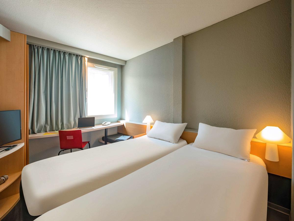 Отель Ibis Saint Rambert D'Albon Экстерьер фото