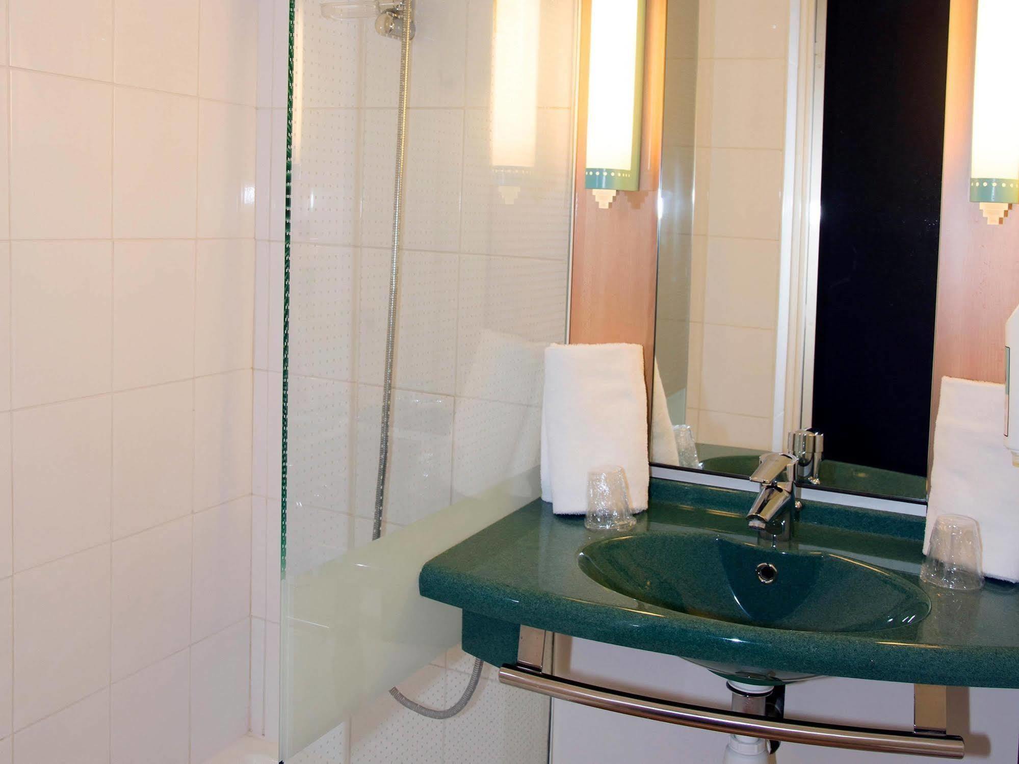 Отель Ibis Saint Rambert D'Albon Экстерьер фото